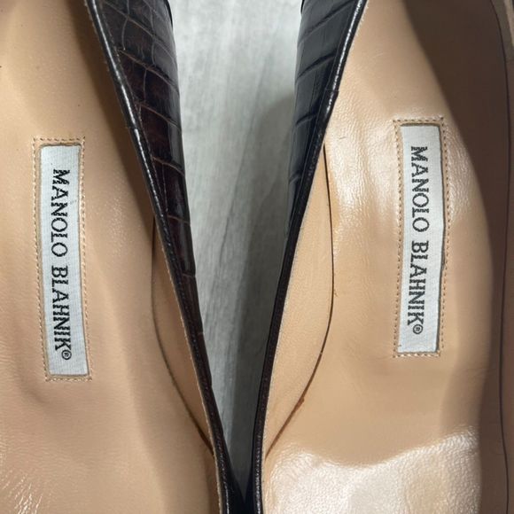 Manolo Blahnik Gold Alligator Kitten Heels (9.5)